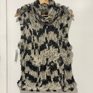 Fur sleeveless top